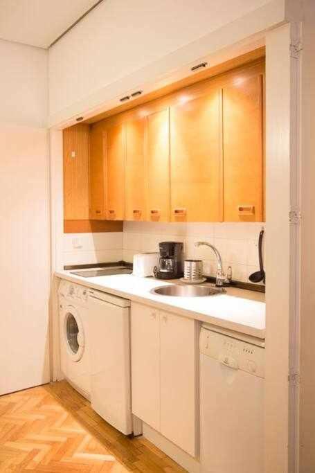 Un Elegante Piso Para Descubrir Madrid Luaran gambar