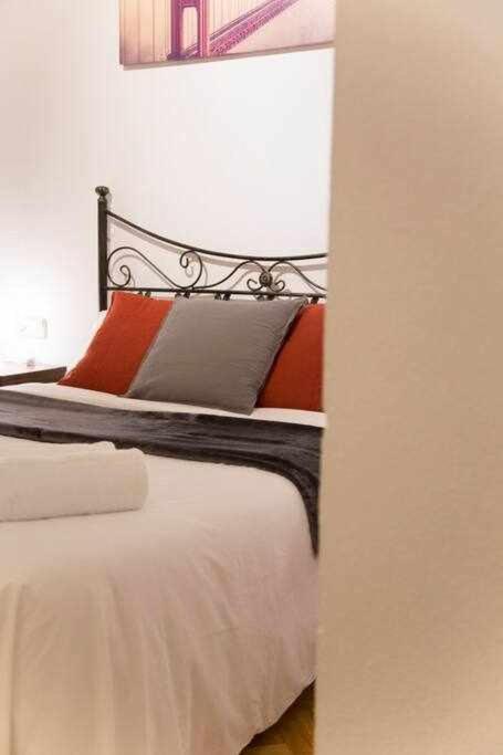Un Elegante Piso Para Descubrir Madrid Luaran gambar