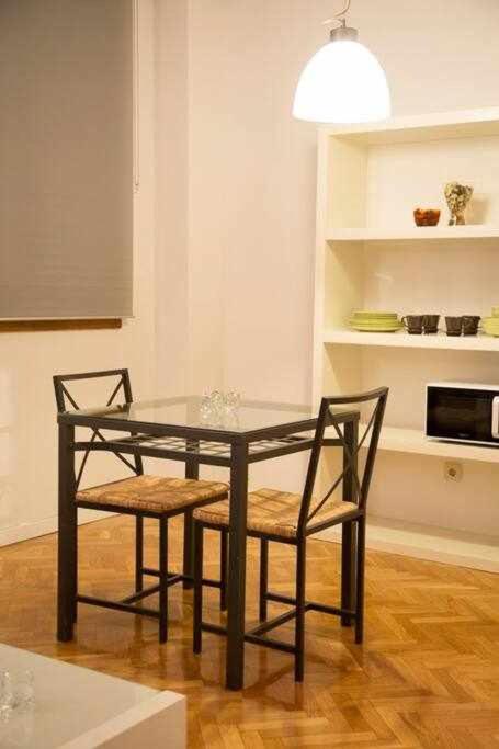 Un Elegante Piso Para Descubrir Madrid Luaran gambar