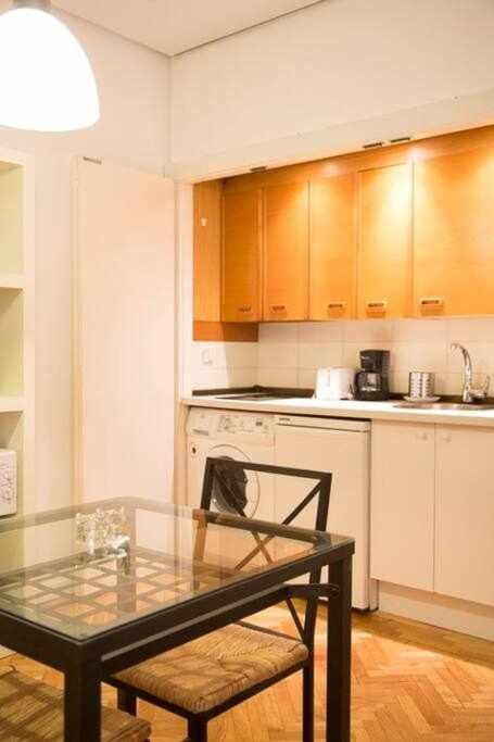 Un Elegante Piso Para Descubrir Madrid Luaran gambar