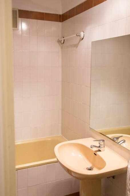 Un Elegante Piso Para Descubrir Madrid Luaran gambar