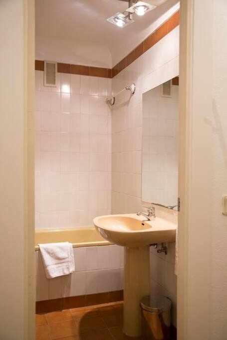 Un Elegante Piso Para Descubrir Madrid Luaran gambar