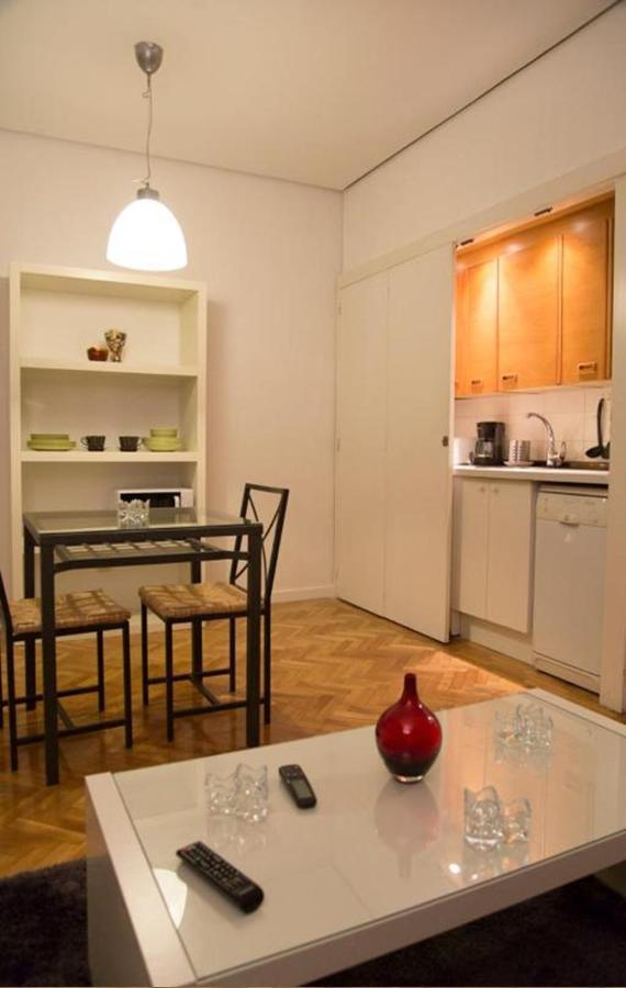 Un Elegante Piso Para Descubrir Madrid Luaran gambar