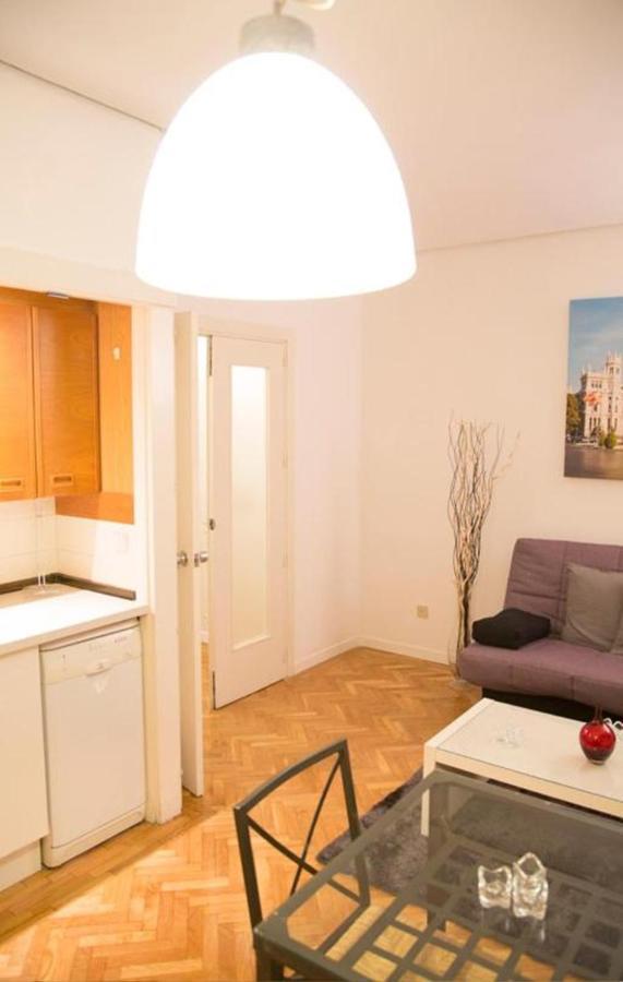 Un Elegante Piso Para Descubrir Madrid Luaran gambar